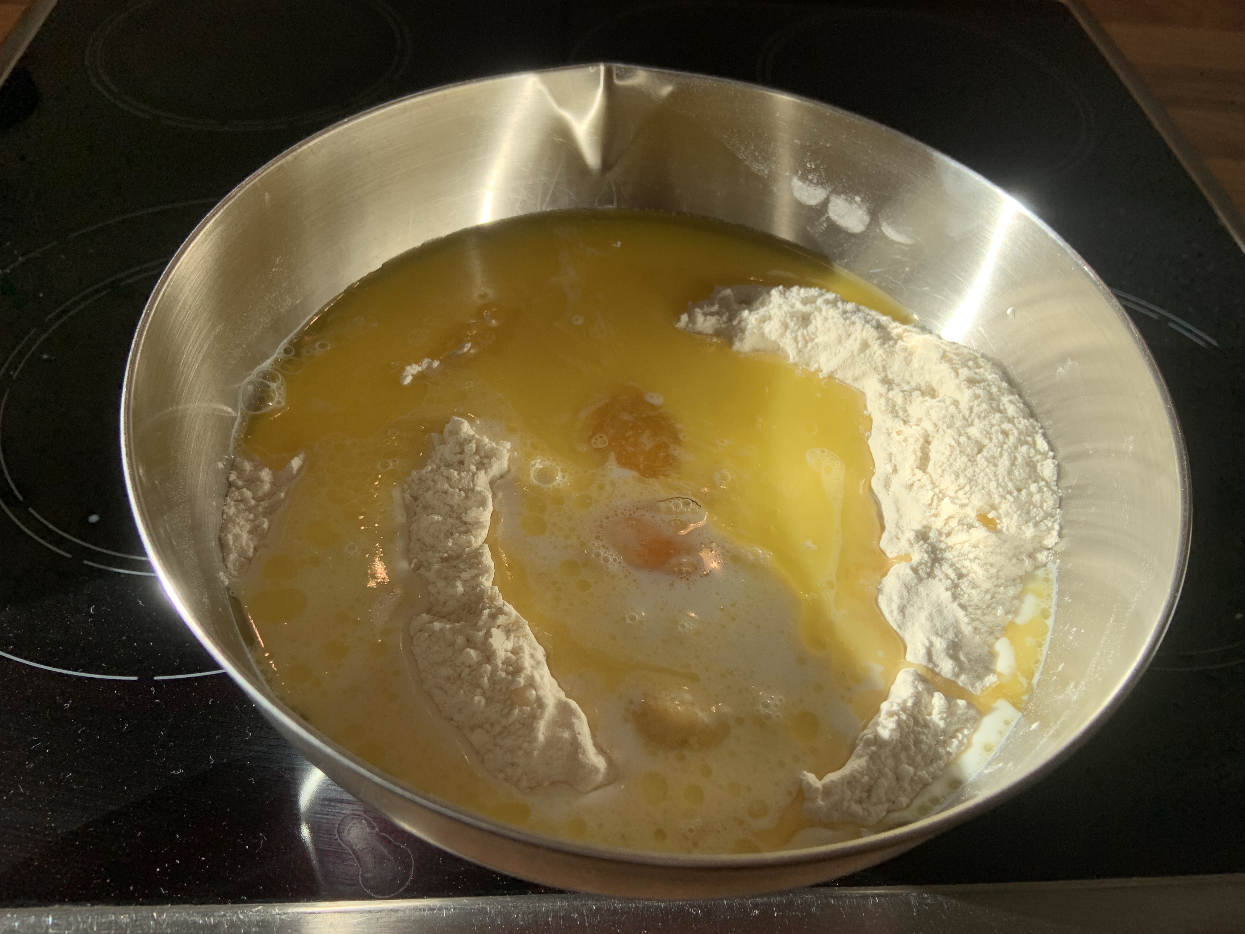 Flüssige Zutaten dazugeben